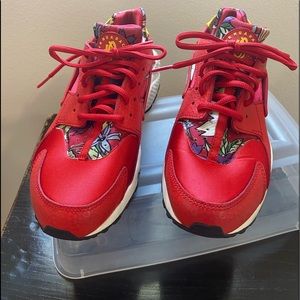 Red Nike Huaraches 9.5
